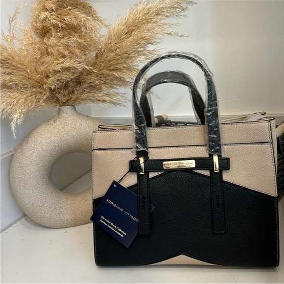 Adrienne Vittadini medium satchel crossbody - Picture 4 of 5